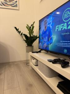 TV a/nebo společenská místnost v ubytování Apartament 8