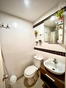 Foto dalla galleria di Charming 2Bd 2Bth Condo in San Miguel with Pool a Lima