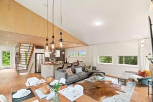 a living room with a couch and a table at Chalet La Colline in Labelle