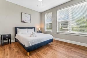 a bedroom with a large bed and two windows at Fascinating 2BD 2BA w Beautiful Pool in Fort Worth in Fort Worth +32 photos