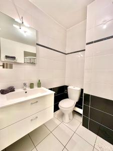 Koupelna v ubytování Studio 600 m de la Promenade des Anglais + 7 fotografií