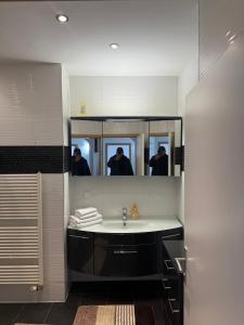 Fotografia z galérie ubytovania Schöne 3-BR Wohnung 1 Minute zur U-Bahn vo Viedni