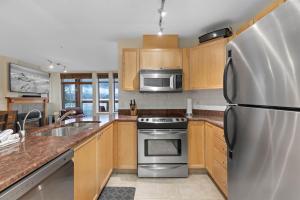 Gallery image of Nicklaus North - Clubhouse by Whistler Premier in Whistler