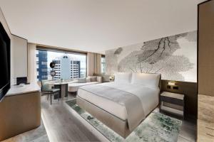 Postel nebo postele na pokoji v ubytování JW Marriott Auckland