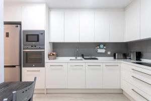 Kuchyňa alebo kuchynka v ubytovaní Spacious apartment in El Campello, 120 m², shared pool