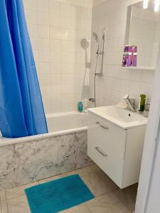 O baie la Joli appartement avec piscine