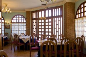 A restaurant or other place to eat at Hotel Perales