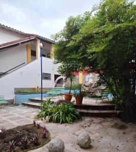 Um jardim em Pousada 3 Corações Penedo