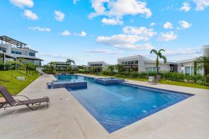 Зображення з фотогалереї помешкання Spacious Condo with Large Pool у місті Плая-Авельяна