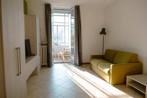 a living room with a couch and a television at Residenza Cece' in Lecco