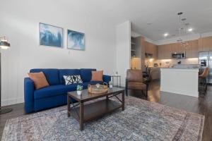 Η κουζίνα ή μικρή κουζίνα στο Luxurious New Unit 1Bd1Ba Pool Golf Sim