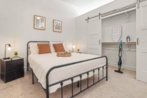 a bedroom with a large bed in a room at Pampering New Unit Studio 1Ba Pool, Golf Sim in Austin