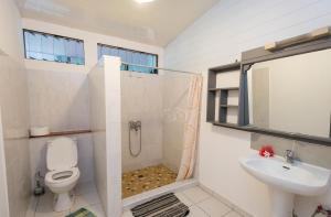 Koupelna v ubytování Pension TE MITI - PLAGE-BEACH 200m - Mahana Parc & Vaiava Beach pk18 - B&B CHAMBRES ou DORTOIR