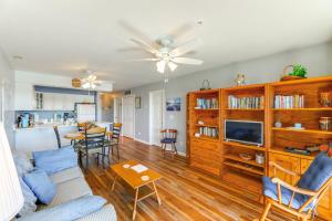 Φωτογραφία από το άλμπουμ του 3 Mi to Beach Waterfront Condo in Chincoteague! σε Chincoteague