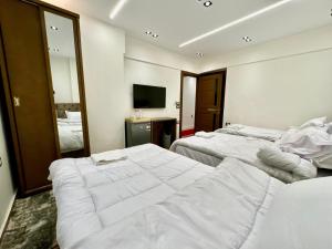 A bed or beds in a room at Shiny Pyramids "New Pyramids Gate"