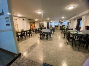 Restaurace v ubytování TAMA Hotel Granada Real Cali