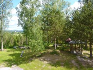Jardín al aire libre en Hostel Brunskog