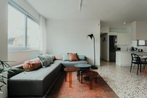 Posedenie v ubytovaní Stylish Suite, by MGM Residencies