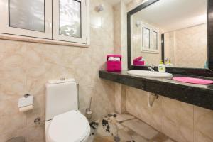 Kúpeľňa v ubytovaní Elefteria Apts & Suites