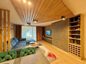 Μια τηλεόραση ή/και κέντρο ψυχαγωγίας στο Apartman A402 Olimpijska kuća Jahorina