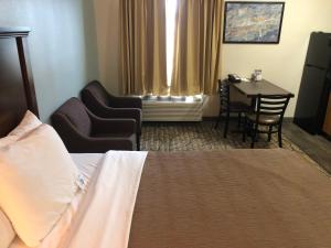 Aspen Suites Hotel Anchorage North客房内的一张或多张床位