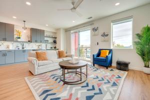 Η κουζίνα ή μικρή κουζίνα στο 5 Mi to Dtwn Modern Condo in New Braunfels!