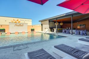 Πισίνα στο ή κοντά στο 5 Mi to Dtwn Modern Condo in New Braunfels!