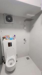 Bagno di Modern Shared Studio in Heart of Zamalek