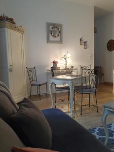 a living room with a table and chairs at L appart d en face in Sarlat-la-Canéda