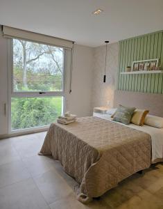 Postel nebo postele na pokoji v ubytování Hermoso dpto con vista al parque