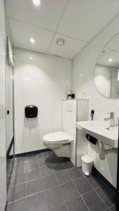 Kamar mandi di Narvik Hotel Wivel +69 foto