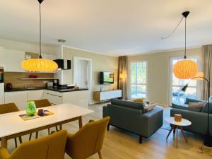 Кухня или мини-кухня в Ferienwohnung Strandkorbliebe in der Villa Düne Binz
