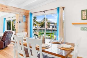 Fotografie z fotogalerie ubytování Seabreeze Cove Waterfront Gem 38 foot Dock Cabana Club v destinaci Marathon