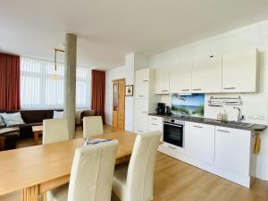 Η κουζίνα ή μικρή κουζίνα στο Ferienwohnung Binzer Meerlust im Haus Jahreszeiten Binz