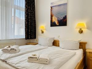 Ένα ή περισσότερα κρεβάτια σε δωμάτιο στο Ferienwohnung Binzer Meerlust im Haus Jahreszeiten Binz