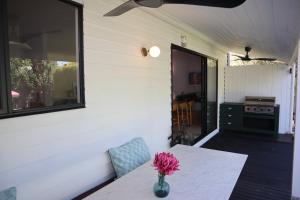 Ruang duduk di Villa Baci Bendigo