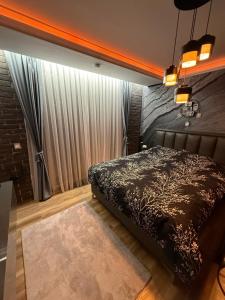 Postel nebo postele na pokoji v ubytování Elegant Black Kopaonik