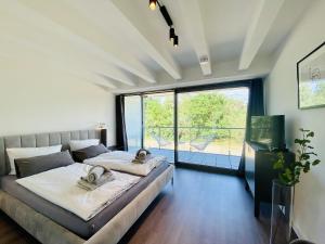 Ένα ή περισσότερα κρεβάτια σε δωμάτιο στο Ferienwohnung FischerLoft im Haus Hiddensee Prora