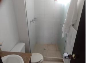 Ένα μπάνιο στο Gualanday Apartamento Valle del Lili
