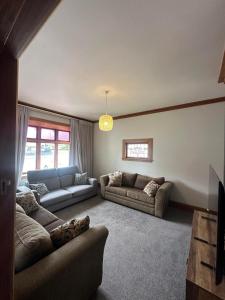 Posezení v ubytování Central 3bedroom home