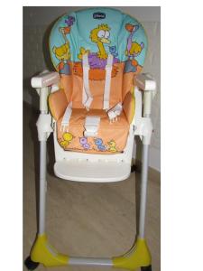 a childrens high chair with a winnie the pooh seat at La casa di Lori in San Benedetto del Tronto