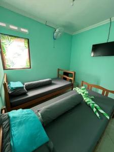 Postel nebo postele na pokoji v ubytování Bronk House 1 Malioboro