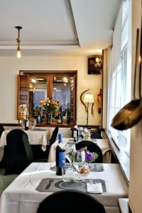 Reštaurácia alebo iné gastronomické zariadenie v ubytovaní Hostal Mainz