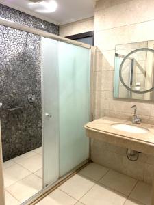 a bathroom with a glass shower and a sink at Apartment inside Westown Beverly Hills Compound, Sheikh Zayed رقم هاتف صفر صفر اتنين صفر واحد واحد صفر اتنين اربعه ثلاثه صفر 222 in Sheikh Zayed