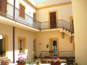 A balcony or terrace at B&B Case a San Matteo