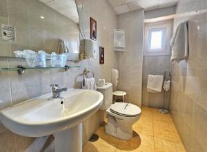 Kúpeľňa v ubytovaní Hostal Mainz + 37 fotografií
