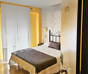 Posteľ alebo postele v izbe v ubytovaní Hostal Mainz