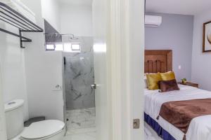 Koupelna v ubytování Exclusiva suite en el centro de Zapotlanejo 205 + 25 fotografií