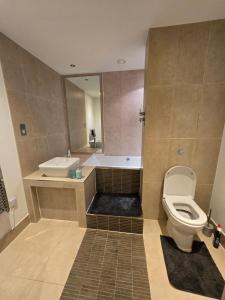 Koupelna v ubytování Cosy 2 bedroom apartment