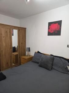 Postel nebo postele na pokoji v ubytování Cosy 2 bedroom apartment + 21 fotografií